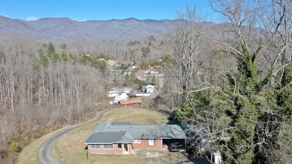 174 Walter Ashe Rd, Sylva, NC à vendre - Photo de l’immeuble – Image 2 sur 33