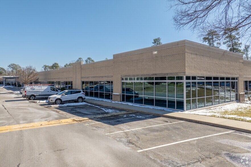 2805 N Parham Rd, Richmond, VA à vendre - Photo de l’immeuble – Image 1 sur 8