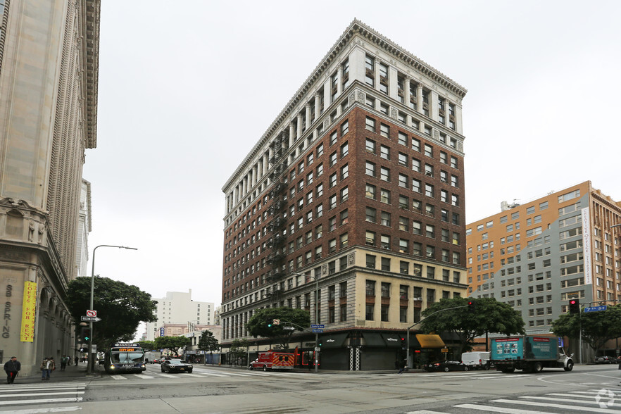 700-704 S Spring St, Los Angeles, CA à louer - Photo principale – Image 1 sur 18