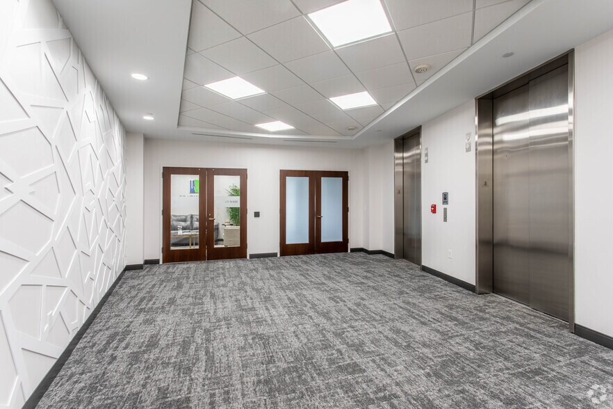 3 Easton Oval, Columbus, OH à louer - Hall d’entrée – Image 3 sur 21