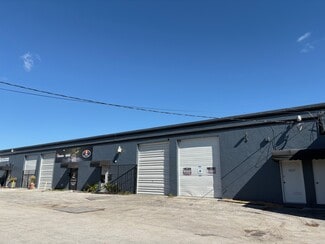 Plus de détails pour 12225-12233 NE 13th Ct, North Miami, FL - Industriel/Logistique à louer