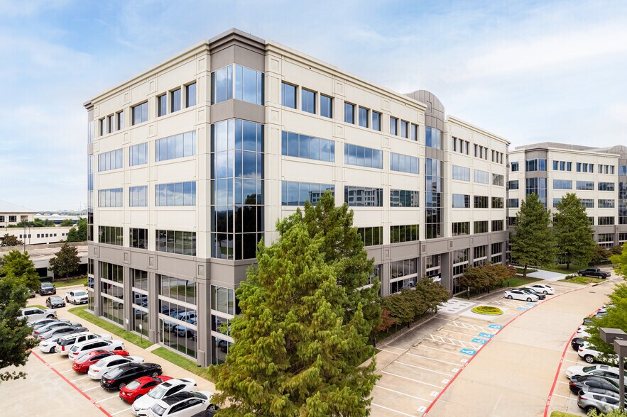 5700 Tennyson Pky, Plano, TX à louer - Photo de l’immeuble – Image 2 sur 16