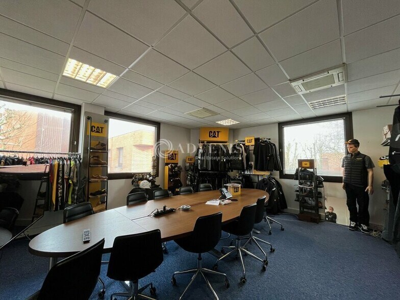 Bureau dans Montigny-le-Bretonneux à vendre - Photo intérieure – Image 3 sur 6