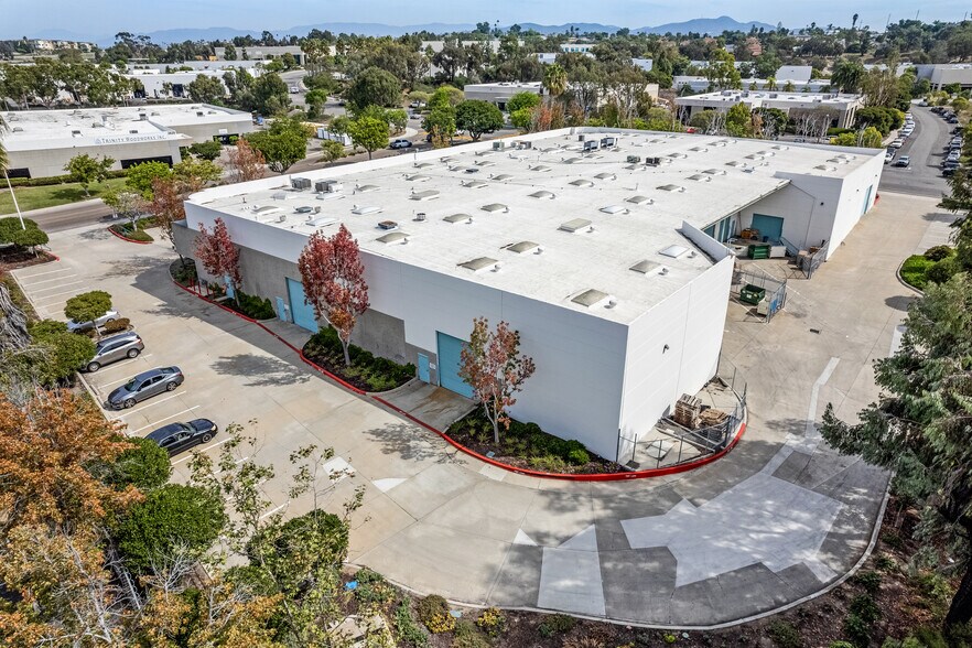 2625 Temple Heights Dr, Oceanside, CA à vendre - Photo de l’immeuble – Image 3 sur 9