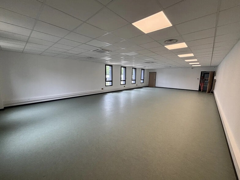 Bureau dans Brignoles à louer - Photo intérieure – Image 2 sur 4