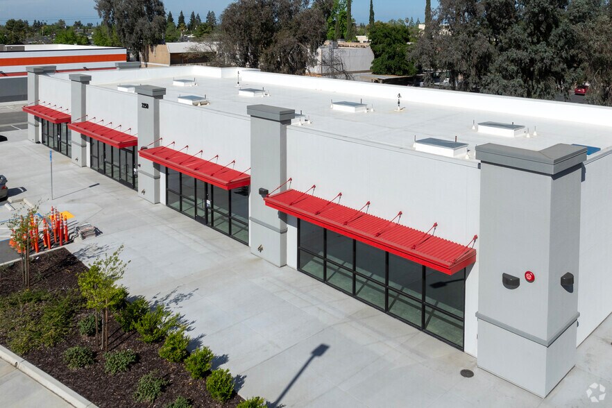 2250 N Weber Ave, Fresno, CA à louer - Photo de l’immeuble – Image 2 sur 4