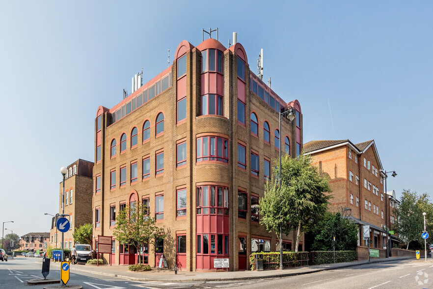 2 Gladbeck Way, Enfield à louer - Photo principale – Image 1 sur 1