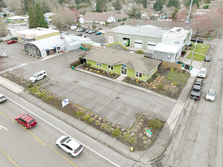 6323 SE King Rd, Milwaukie, OR à vendre - Photo de l’immeuble – Image 2 sur 16