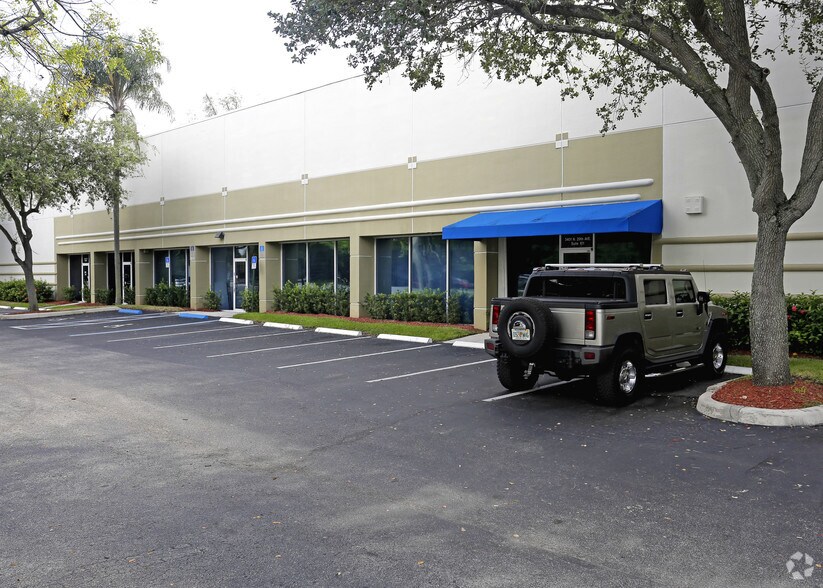 3401 N 29th Ave, Hollywood, FL à louer - Photo de l’immeuble – Image 3 sur 7
