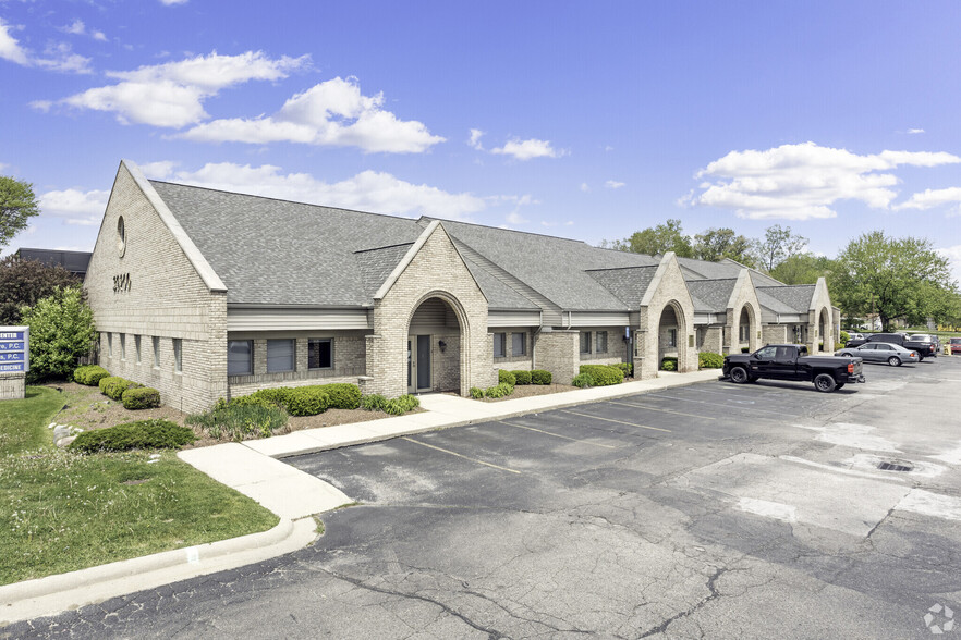39200 Garfield Rd, Clinton Township, MI à louer - Photo de l’immeuble – Image 1 sur 1