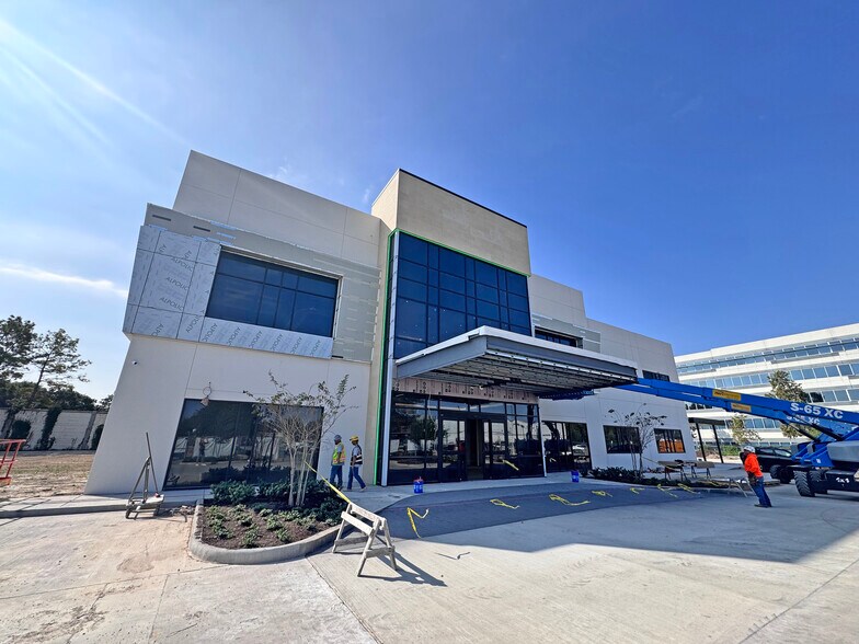 19135 Katy fwy, Houston, TX à louer - Photo de l’immeuble – Image 1 sur 8