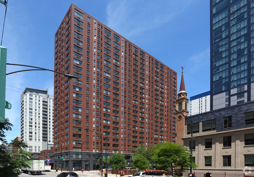 320 W Illinois St, Chicago, IL à louer - Photo de l’immeuble – Image 2 sur 18