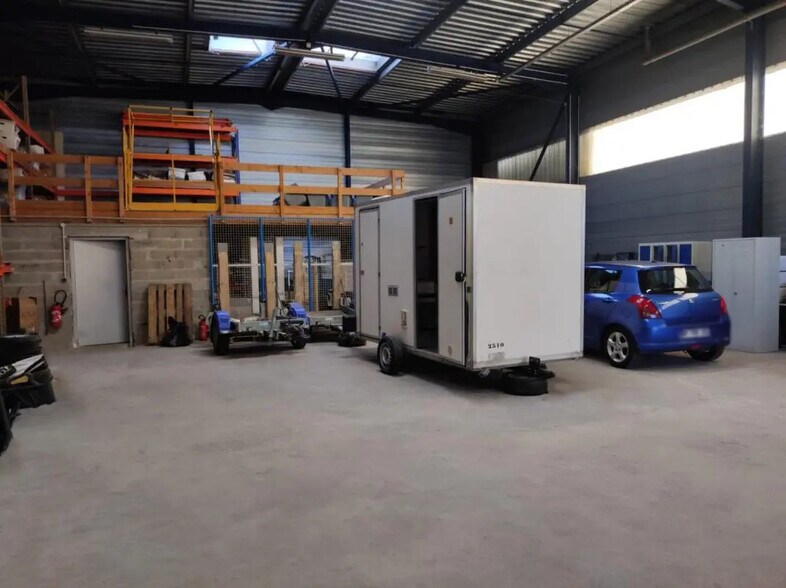 Local d'activités dans Étampes à vendre - Photo de l’immeuble – Image 3 sur 9