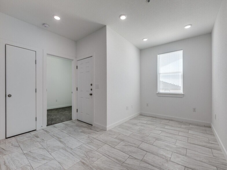100 Ingram Rd, San Antonio, TX à vendre - Photo intérieure – Image 3 sur 24