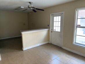 18290 Paulson Dr, Port Charlotte, FL à louer Photo intérieure– Image 2 sur 9