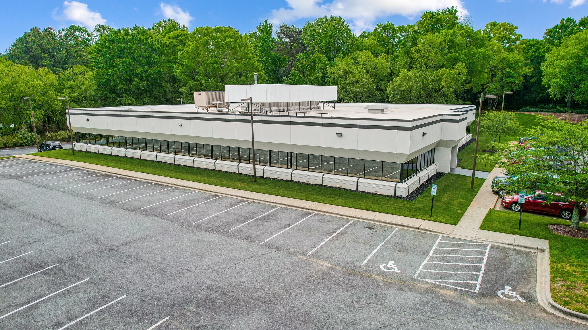 9700 Research Dr, Charlotte, NC à louer Photo principale– Image 1 sur 20