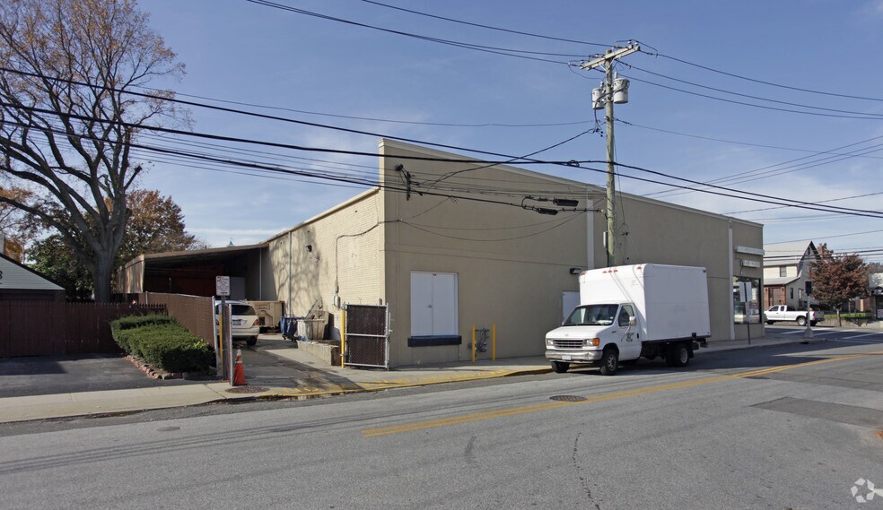 885-893 Hempstead Tpke, Franklin Square, NY à louer - Photo de l’immeuble – Image 3 sur 4