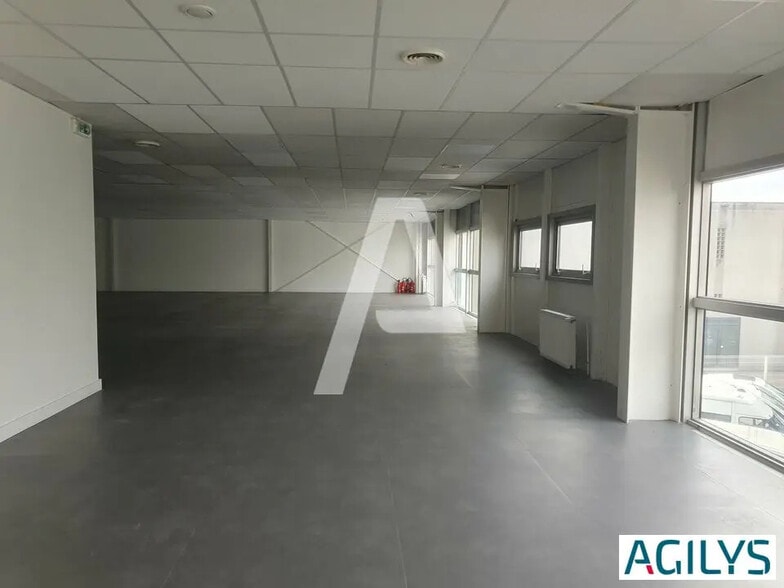 Local d’activités dans Champigny-sur-Marne à louer - Photo de l’immeuble – Image 3 sur 10