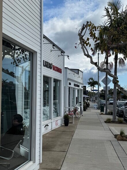 3636 E Coast Hwy, Corona Del Mar, CA à louer - Photo de l’immeuble – Image 2 sur 23