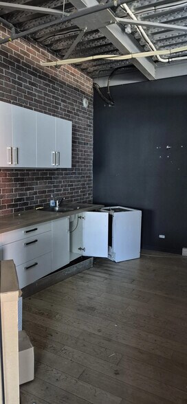 Bureau dans Vourles à louer - Photo de l’immeuble – Image 3 sur 3