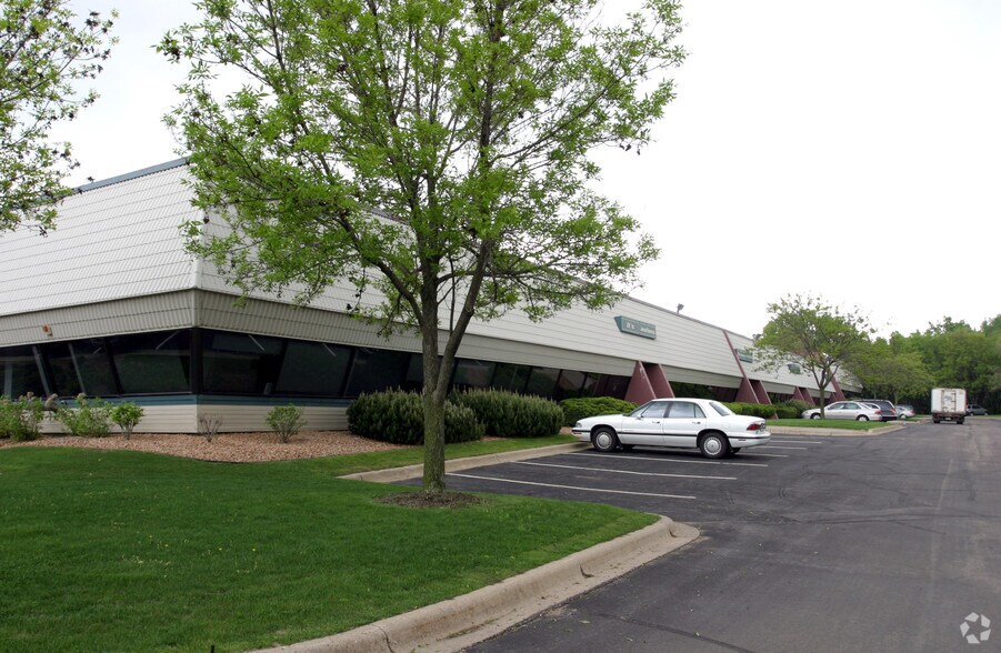 1408 Northland Dr, Mendota Heights, MN à louer - Photo de l’immeuble – Image 2 sur 15