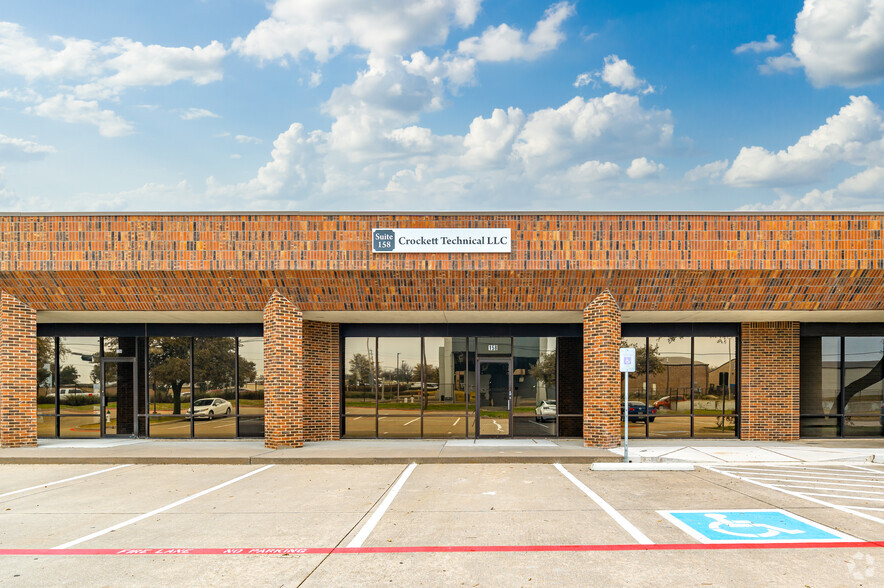 4275 Kellway Cir, Addison, TX à louer - Photo de l’immeuble – Image 3 sur 5
