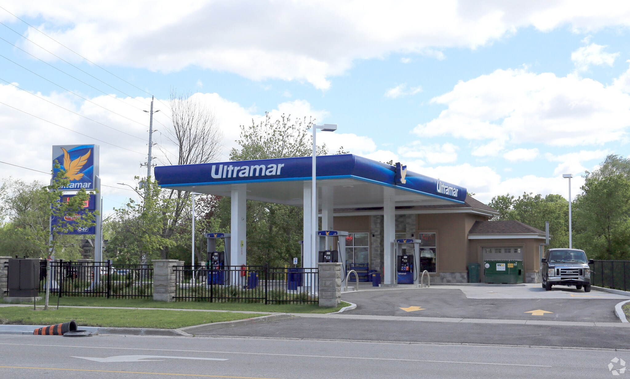 951 Dundas St W, Whitby, ON à vendre Photo principale– Image 1 sur 6