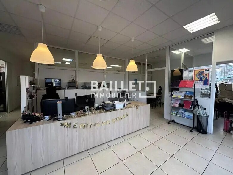 Local commercial dans Fréjus à louer - Photo intérieure – Image 2 sur 24