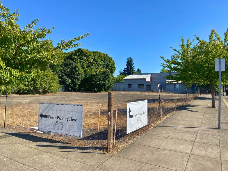 507 S Trade St, Amity, OR à vendre - Photo de l’immeuble – Image 3 sur 4