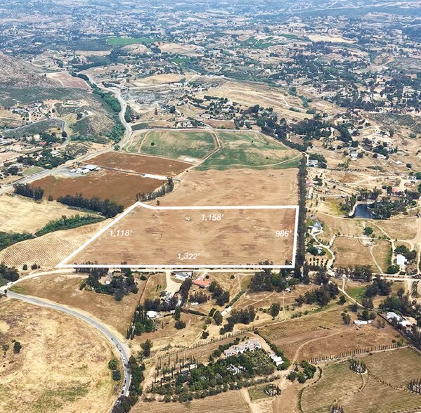 Camino del Vino, Rancho California, CA à vendre - Photo de l’immeuble – Image 2 sur 4