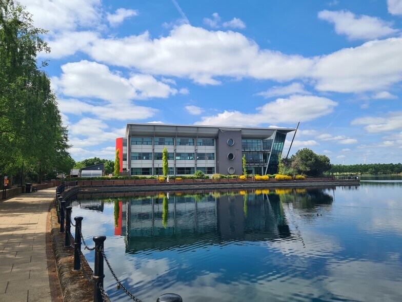 Lakeside Blvd, Doncaster à louer - Photo de l’immeuble – Image 3 sur 4