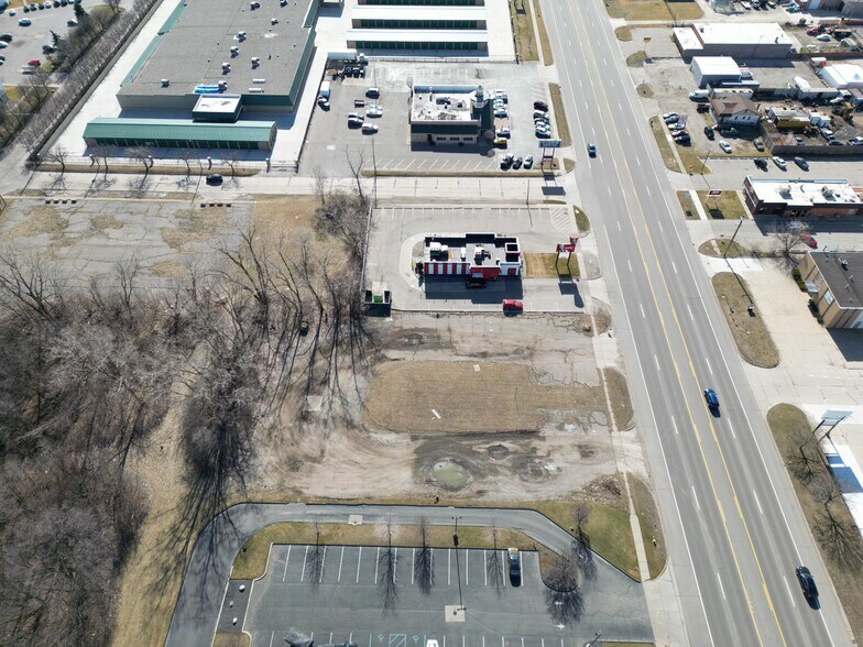 34360 Groesbeck Hwy, Clinton Township, MI à louer - Photo de l’immeuble – Image 2 sur 5