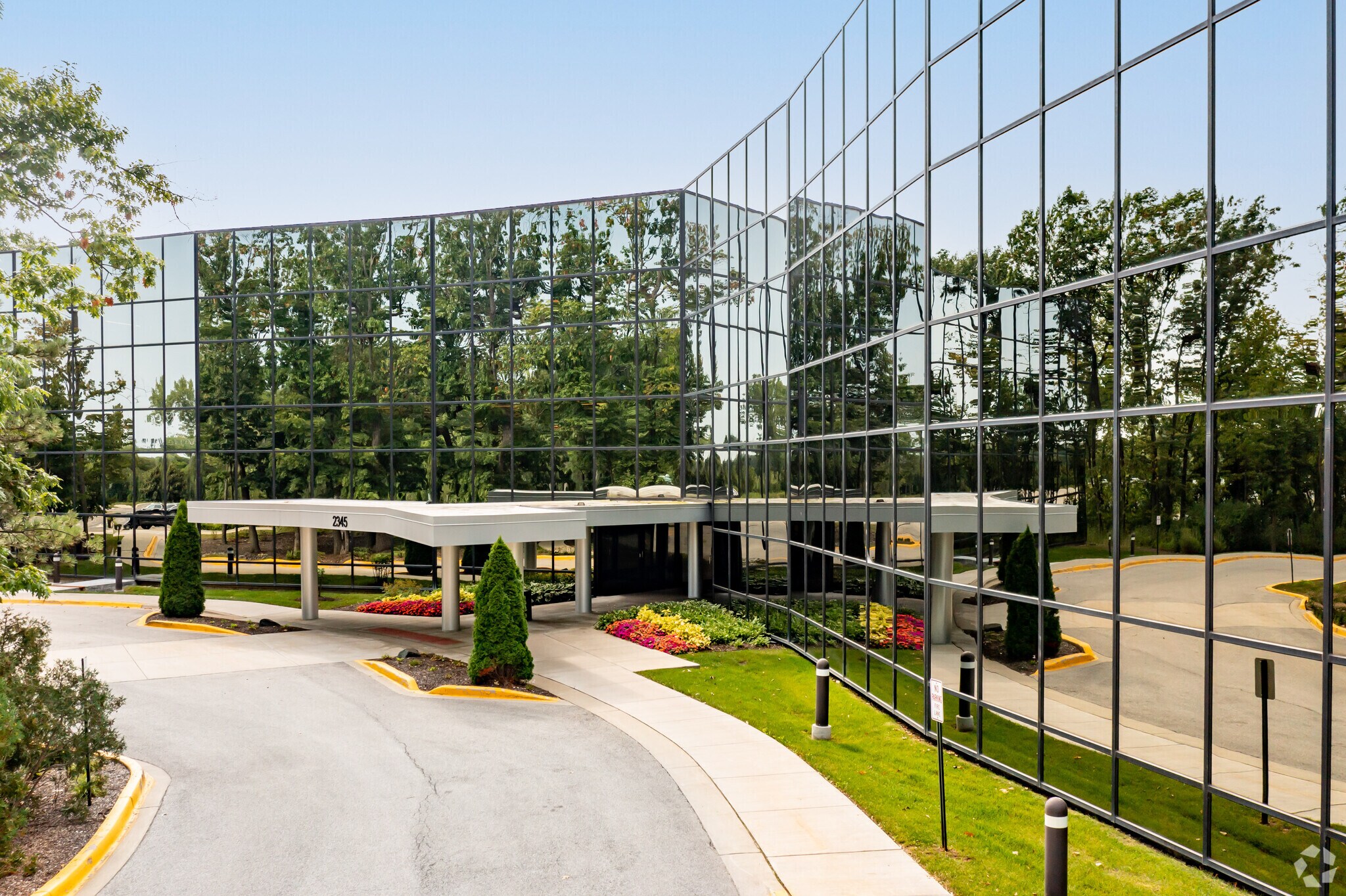 2333 Waukegan Rd, Bannockburn, IL à louer Photo de l’immeuble– Image 1 sur 48