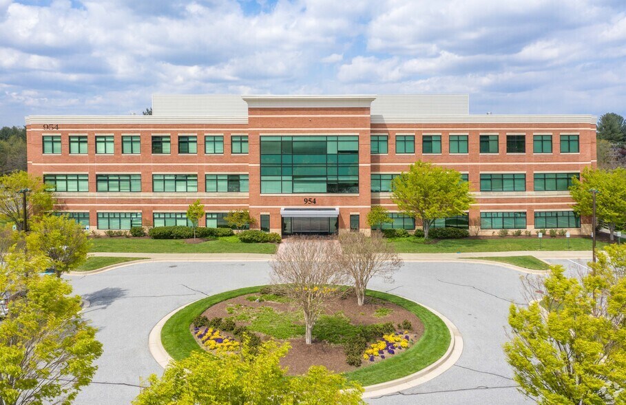 954 Ridgebrook Rd, Sparks, MD à louer - Photo principale – Image 1 sur 22