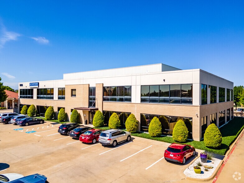 3060 Communications Pky, Plano, TX à louer - Photo principale – Image 1 sur 28