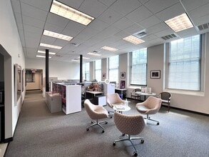 235 Promenade St, Providence, RI à louer Photo intérieure– Image 1 sur 15