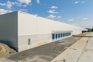 Plus de détails pour 2055 Boul Des Entreprises, Terrebonne, QC - Industriel/Logistique à louer