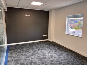 301-302 Love Ln, Cirencester à louer Photo de l’immeuble– Image 1 sur 7