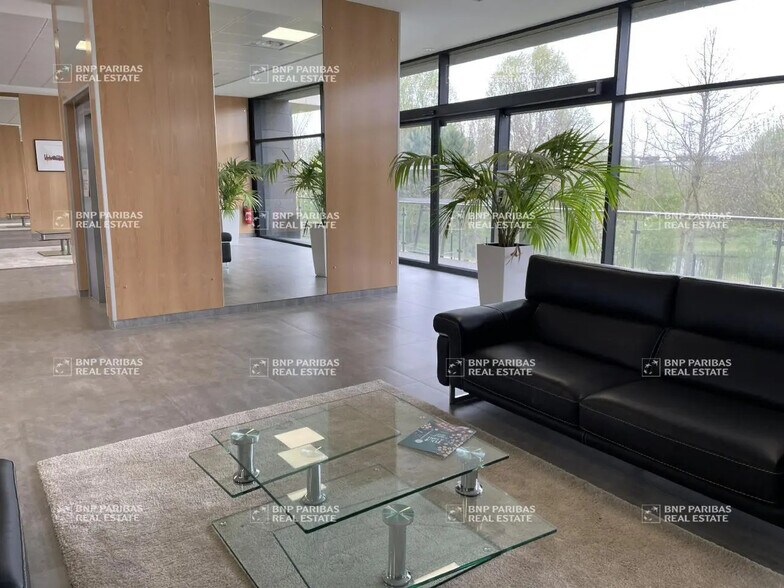 Bureau dans Jossigny à louer - Photo de l’immeuble – Image 3 sur 8