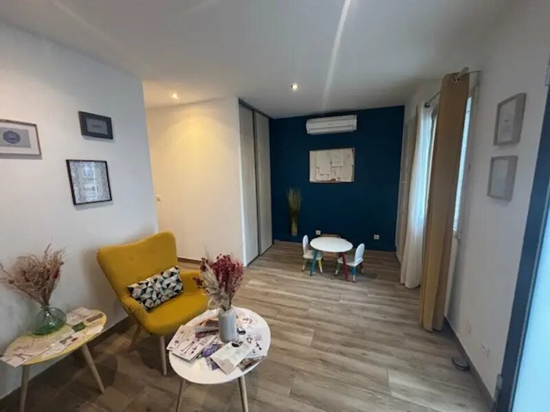 Bureau dans Saint-Étienne-du-Grès à vendre Photo intérieure– Image 1 sur 7