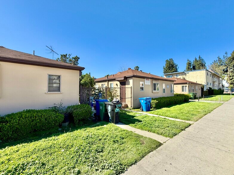 14638-14640 Vanowen St, Van Nuys, CA à vendre - Photo de l’immeuble – Image 3 sur 5