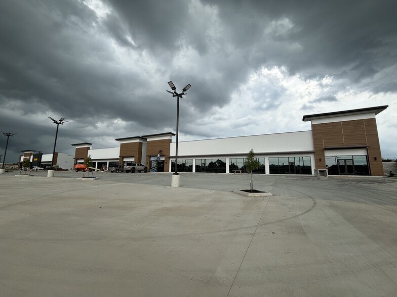 13437 W Bellfort Ave, Sugar Land, TX à louer - Photo de l’immeuble – Image 3 sur 7