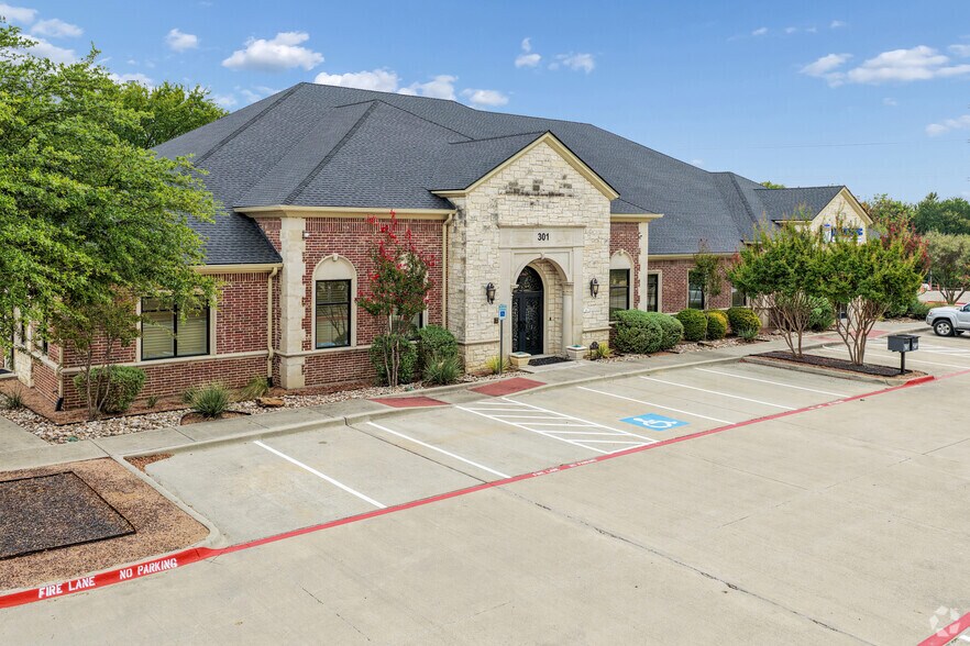 301 S Watters Rd, Allen, TX à louer - Photo principale – Image 1 sur 4