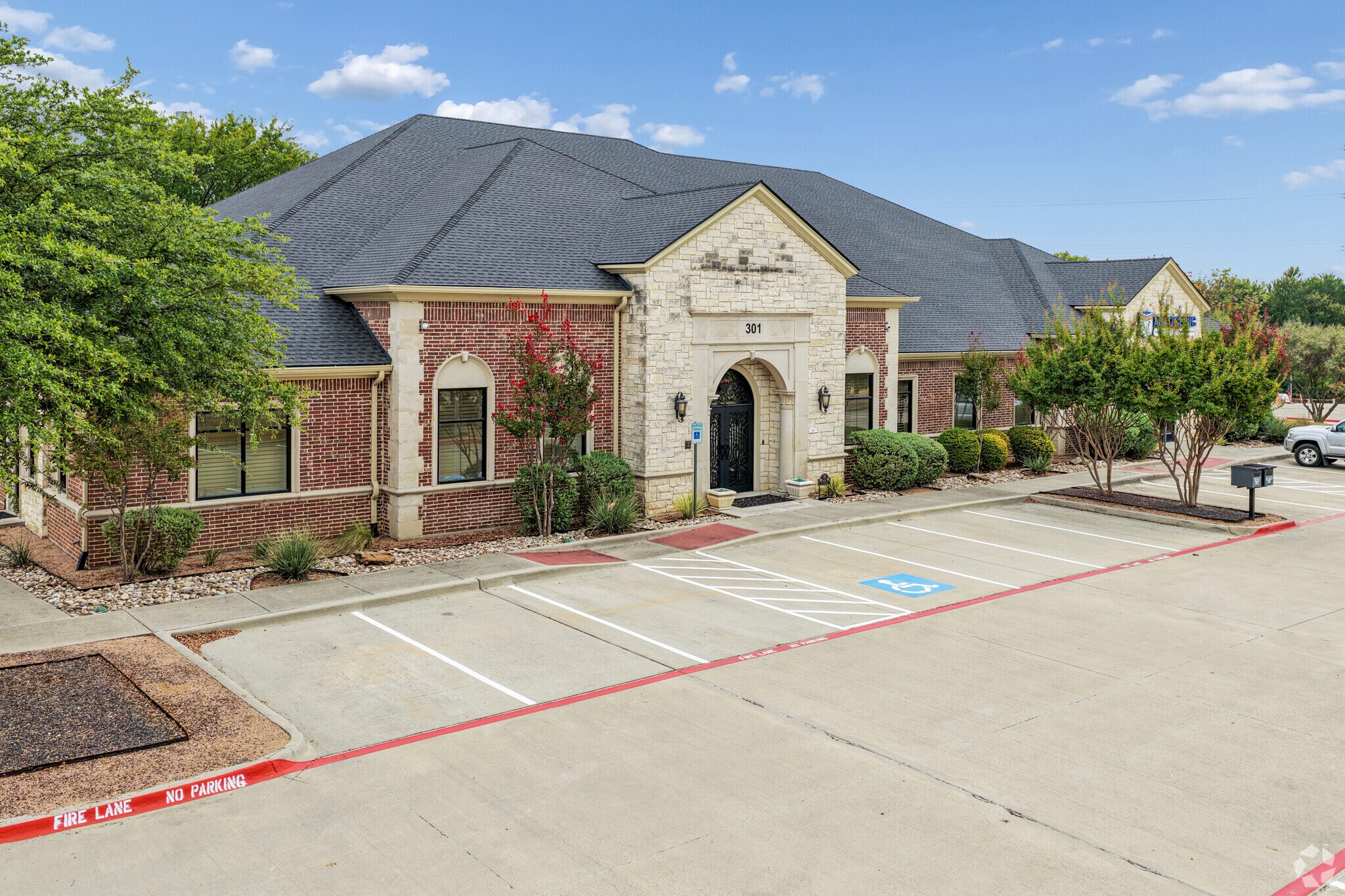 301 S Watters Rd, Allen, TX à louer Photo principale– Image 1 sur 5