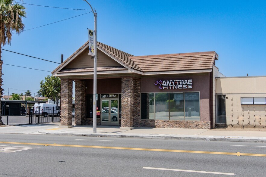 215 S Citrus Ave, Covina, CA à vendre - Photo de l’immeuble – Image 2 sur 13
