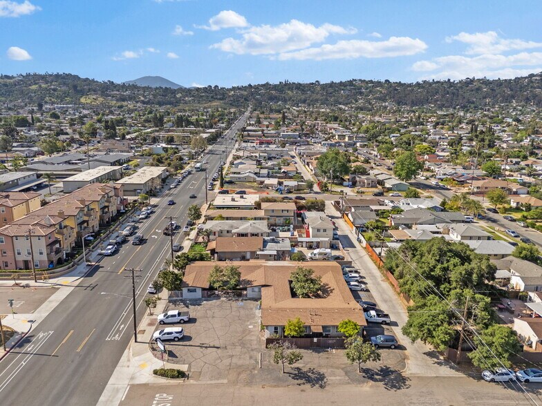 504-514 S Magnolia Ave, El Cajon, CA à vendre - Photo de l’immeuble – Image 2 sur 10