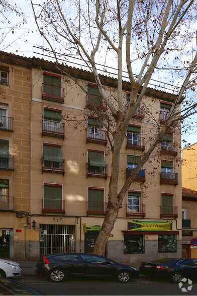 Immeuble residentiel dans Madrid, Madrid à vendre - Photo de l’immeuble – Image 2 sur 2