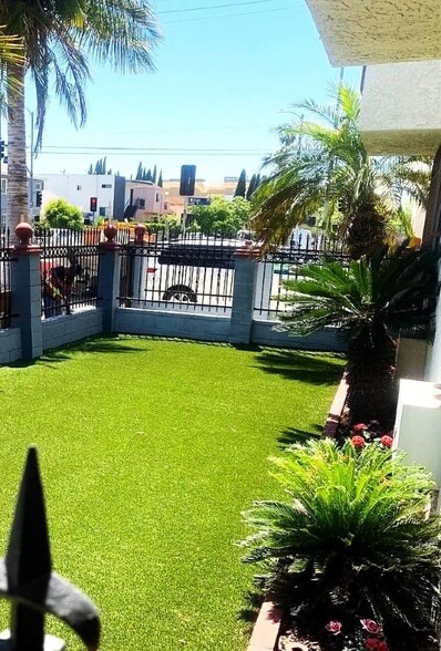 5661 Lexington Ave, Los Angeles, CA à vendre - Photo de l’immeuble – Image 2 sur 7