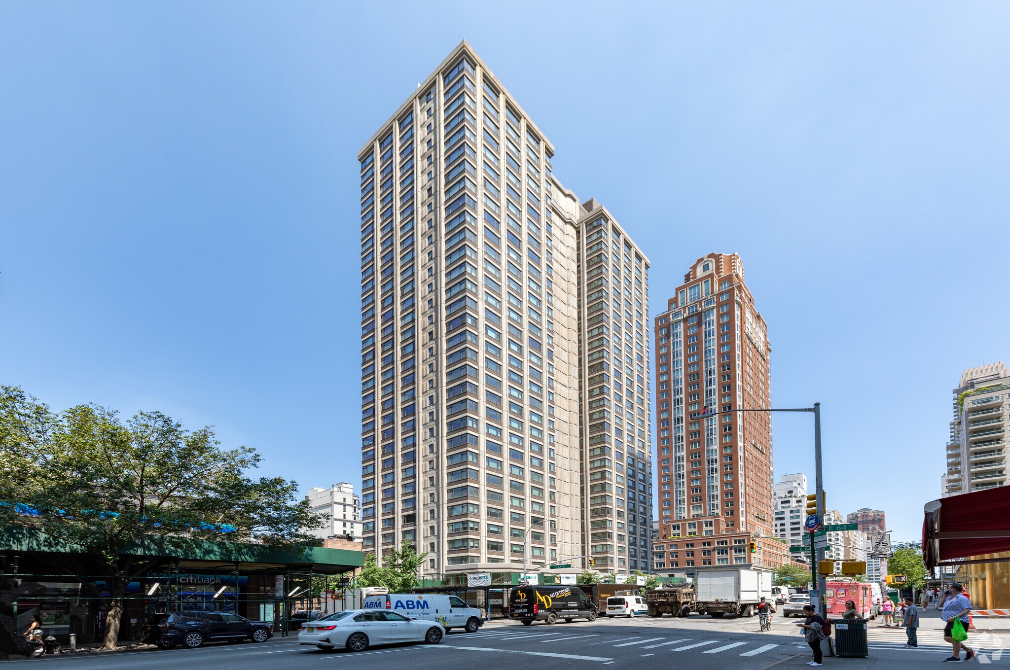 160 E 65th St, New York, NY à louer Photo de l’immeuble– Image 1 sur 12