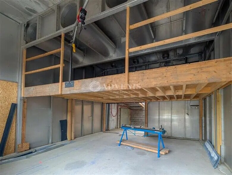 Local d’activités dans Saint-Guinoux à louer - Photo de la construction – Image 3 sur 6